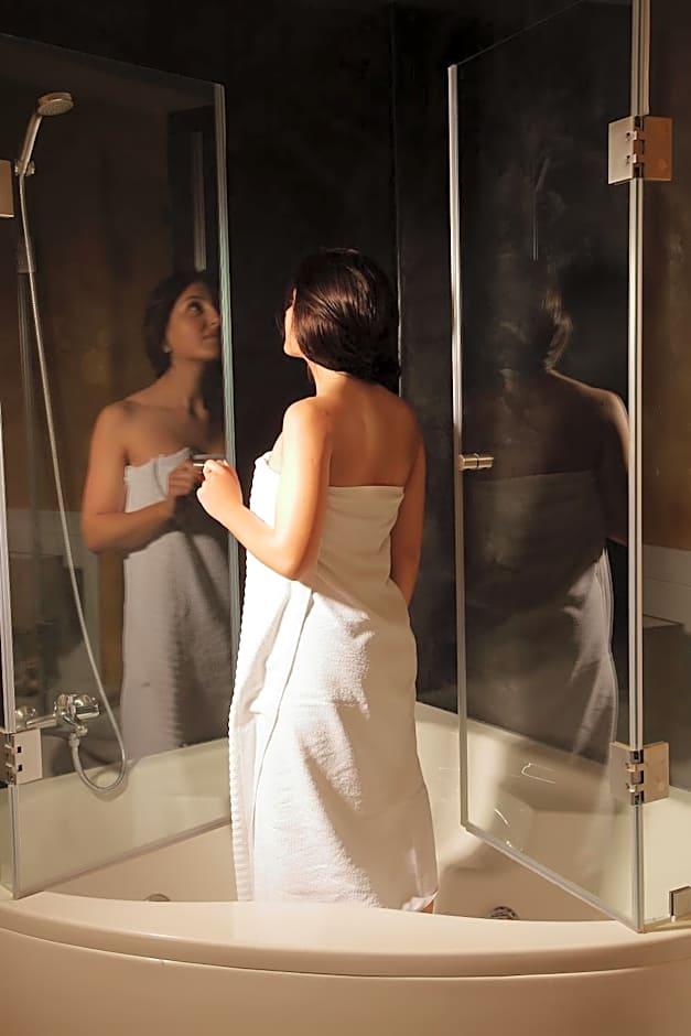 Deluxe Double Room with Frontal Sea View and Spa Bath